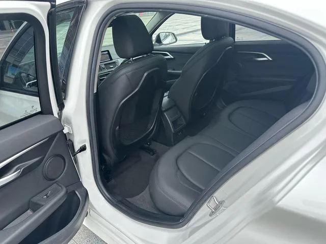 BMW 1 Series 2019 120i Leading Type M Sports suit interior photo 17 BMW 1 Series 2019 120i Leading Type M Sports suit interior photo 17