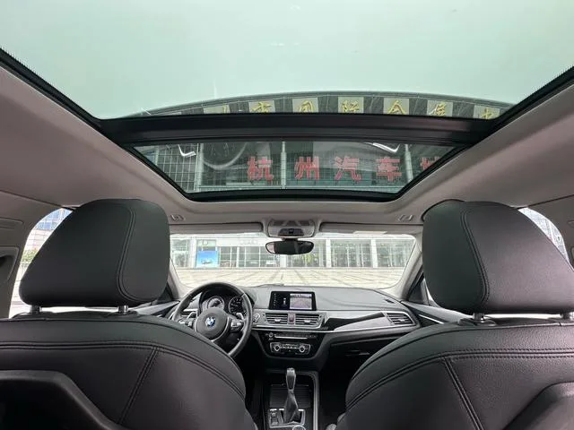 BMW 1 Series 2019 120i Leading Type M Sports suit interior photo 18 BMW 1 Series 2019 120i Leading Type M Sports suit interior photo 18
