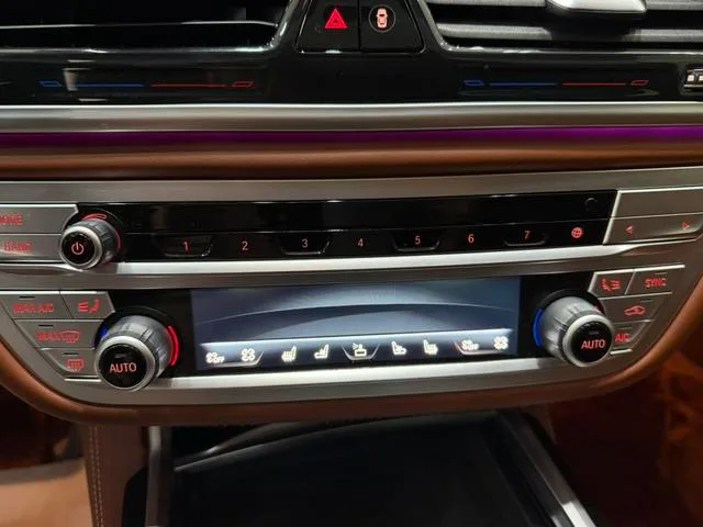 BMW 7 Series 2021 740Li xDrive Tipo administrativo Traje de lujo exterior foto 6 BMW 7 Series 2021 740Li xDrive Tipo administrativo Traje de lujo exterior foto 6