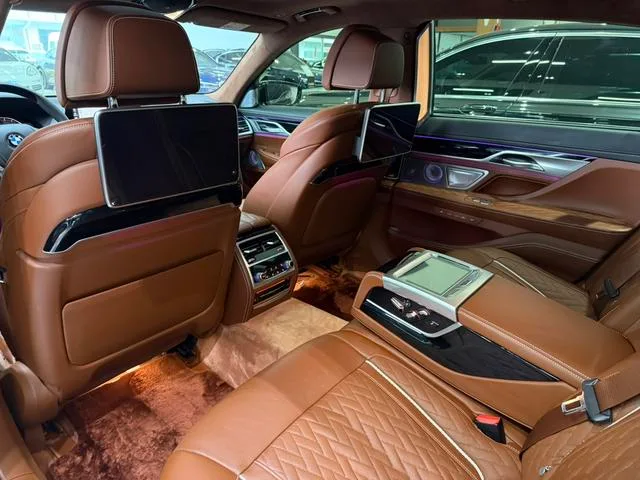 BMW 7 Series 2021 740Li xDrive Tipo administrativo Traje de lujo exterior foto 8 BMW 7 Series 2021 740Li xDrive Tipo administrativo Traje de lujo exterior foto 8