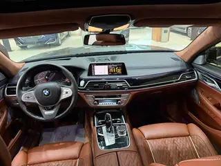 BMW 7 Series 2021 740Li xDrive Tipo administrativo Traje de lujo interior foto 9 BMW 7 Series 2021 740Li xDrive Tipo administrativo Traje de lujo interior foto 9