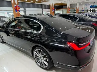 BMW 7 Series 2021 740Li xDrive Tipo administrativo Traje de lujo interior foto 10 BMW 7 Series 2021 740Li xDrive Tipo administrativo Traje de lujo interior foto 10