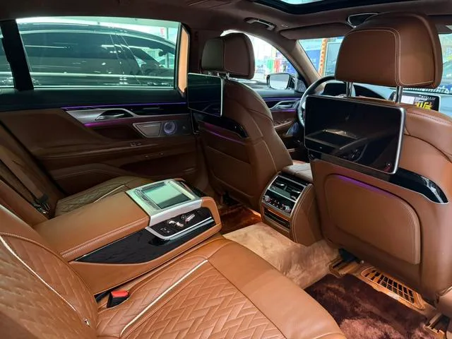 BMW 7 Series 2021 740Li xDrive Tipo administrativo Traje de lujo interior foto 12 BMW 7 Series 2021 740Li xDrive Tipo administrativo Traje de lujo interior foto 12