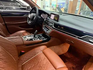 BMW 7 Series 2021 740Li xDrive Tipo administrativo Traje de lujo interior foto 15 BMW 7 Series 2021 740Li xDrive Tipo administrativo Traje de lujo interior foto 15
