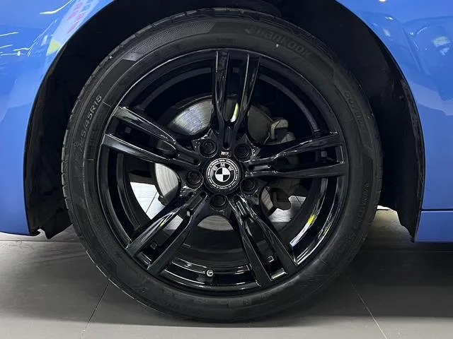 BMW 3 Series GT 2019 320i M Sports Obsidian Night Edition interior photo 11 BMW 3 Series GT 2019 320i M Sports Obsidian Night Edition interior photo 11