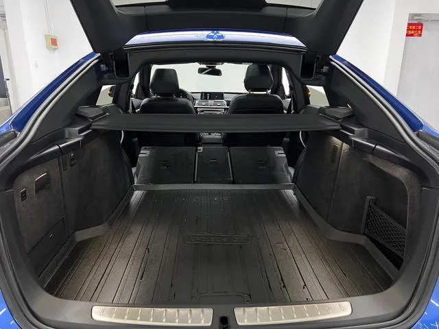 BMW 3 Series GT 2019 320i M Sports Obsidian Night Edition interior photo 16 BMW 3 Series GT 2019 320i M Sports Obsidian Night Edition interior photo 16