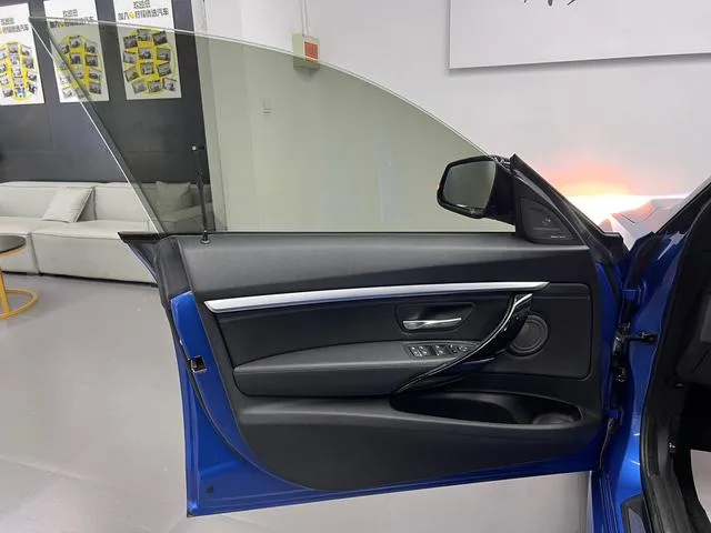 BMW 3 Series GT 2019 320i M Sports Obsidian Night Edition interior photo 19 BMW 3 Series GT 2019 320i M Sports Obsidian Night Edition interior photo 19