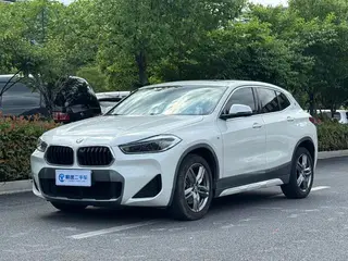 BMW X2 2021 sDrive25i Лидирующий M Спортивный костюм
