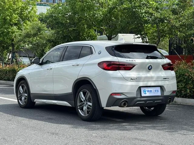 BMW X2 2021 sDrive25i Лидирующий M Спортивный костюм экстерьер фото 5 BMW X2 2021 sDrive25i Лидирующий M Спортивный костюм экстерьер фото 5