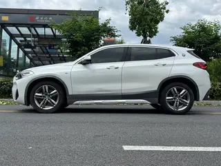 BMW X2 2021 sDrive25i Лидирующий M Спортивный костюм экстерьер фото 6 BMW X2 2021 sDrive25i Лидирующий M Спортивный костюм экстерьер фото 6