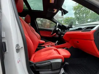 BMW X2 2021 sDrive25i Лидирующий M Спортивный костюм интерьер фото 11 BMW X2 2021 sDrive25i Лидирующий M Спортивный костюм интерьер фото 11