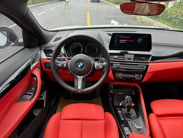BMW X2 2021 sDrive25i Лидирующий M Спортивный костюм интерьер фото 13 BMW X2 2021 sDrive25i Лидирующий M Спортивный костюм интерьер фото 13