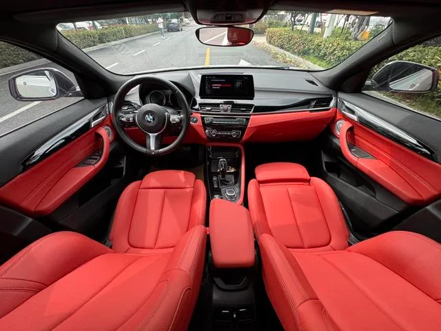 BMW X2 2021 sDrive25i Лидирующий M Спортивный костюм интерьер фото 15 BMW X2 2021 sDrive25i Лидирующий M Спортивный костюм интерьер фото 15