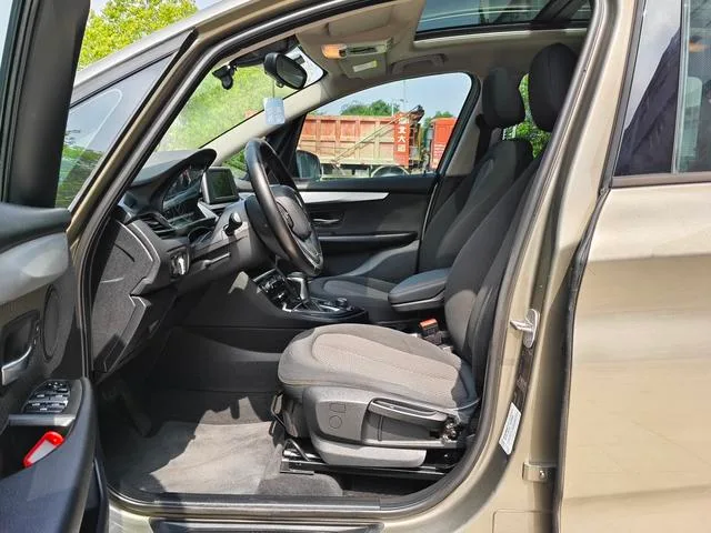 BMW 2 Series Touring 2016 218i Leading Type interior photo 11 BMW 2 Series Touring 2016 218i Leading Type interior photo 11
