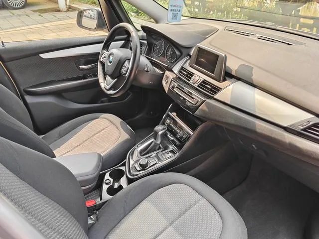 BMW 2 Series Touring 2016 218i Leading Type interior photo 14 BMW 2 Series Touring 2016 218i Leading Type interior photo 14