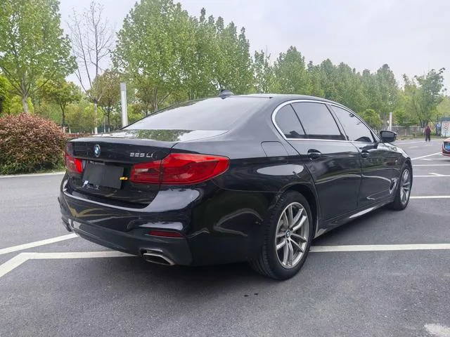 BMW 5 Series 2020 525Li M Sports suit exterior photo 3 BMW 5 Series 2020 525Li M Sports suit exterior photo 3