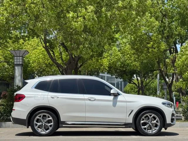 BMW X3 2019 xDrive28i Luxury Set exterior photo 4 BMW X3 2019 xDrive28i Luxury Set exterior photo 4