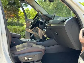 BMW X3 2019 xDrive28i Luxury Set interior photo 10 BMW X3 2019 xDrive28i Luxury Set interior photo 10
