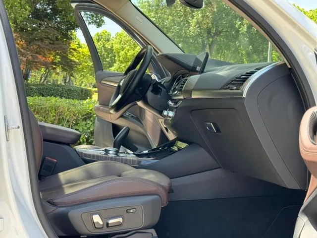 BMW X3 2019 xDrive28i Luxury Set interior photo 10 BMW X3 2019 xDrive28i Luxury Set interior photo 10