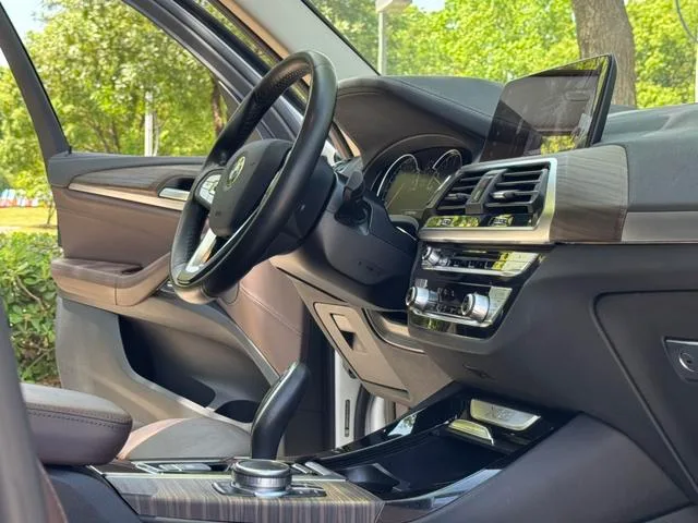 BMW X3 2019 xDrive28i Luxury Set interior photo 11 BMW X3 2019 xDrive28i Luxury Set interior photo 11