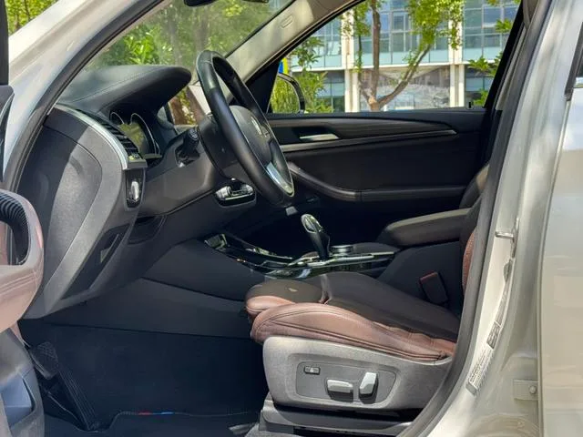 BMW X3 2019 xDrive28i Luxury Set interior photo 13 BMW X3 2019 xDrive28i Luxury Set interior photo 13