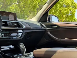 BMW X3 2019 xDrive28i Luxury Set interior photo 17 BMW X3 2019 xDrive28i Luxury Set interior photo 17