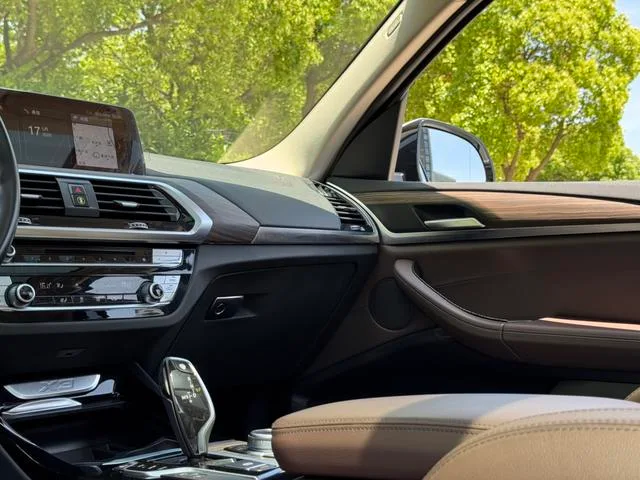 BMW X3 2019 xDrive28i Luxury Set interior photo 17 BMW X3 2019 xDrive28i Luxury Set interior photo 17