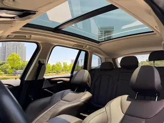BMW X3 2019 xDrive28i Luxury Set interior photo 18 BMW X3 2019 xDrive28i Luxury Set interior photo 18