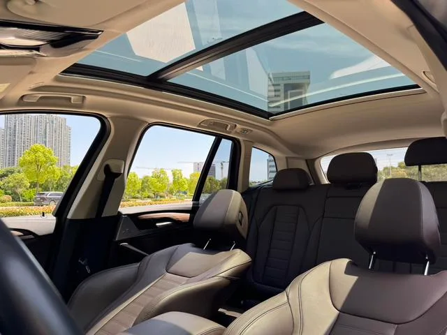 BMW X3 2019 xDrive28i Luxury Set interior photo 18 BMW X3 2019 xDrive28i Luxury Set interior photo 18