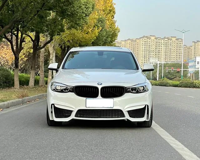 BMW 3 Series GT 2019 320i Estilo de moda exterior foto 2 BMW 3 Series GT 2019 320i Estilo de moda exterior foto 2