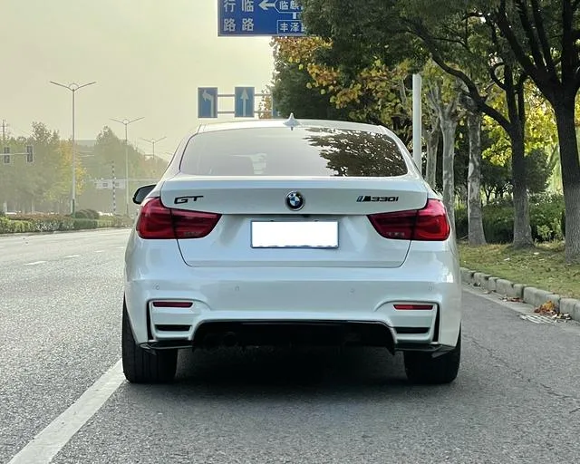 BMW 3 Series GT 2019 320i Estilo de moda exterior foto 4 BMW 3 Series GT 2019 320i Estilo de moda exterior foto 4