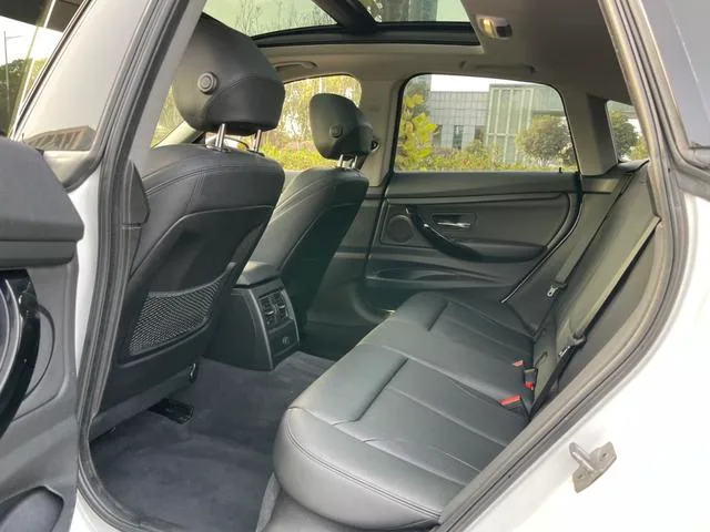 BMW 3 Series GT 2019 320i Estilo de moda exterior foto 8 BMW 3 Series GT 2019 320i Estilo de moda exterior foto 8