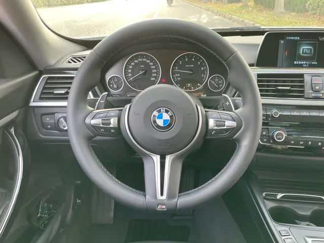 BMW 3 Series GT 2019 320i Estilo de moda interior foto 11 BMW 3 Series GT 2019 320i Estilo de moda interior foto 11