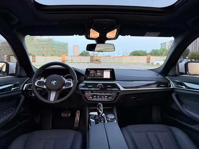 BMW 5 Series 2018 530Li Premium Class M Sports suit exterior photo 7 BMW 5 Series 2018 530Li Premium Class M Sports suit exterior photo 7
