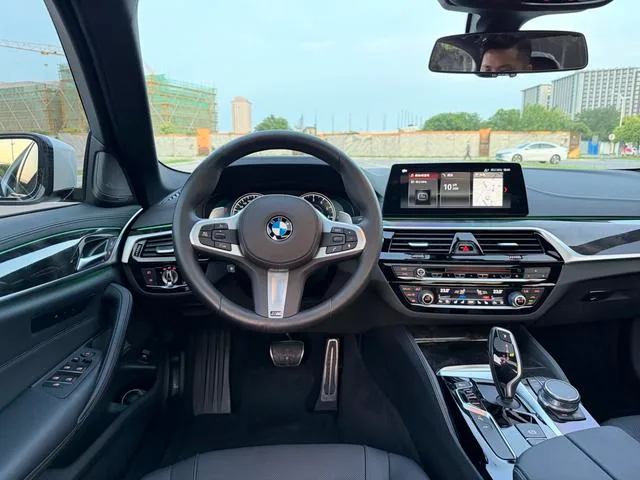 BMW 5 Series 2018 530Li Premium Class M Sports suit exterior photo 8 BMW 5 Series 2018 530Li Premium Class M Sports suit exterior photo 8