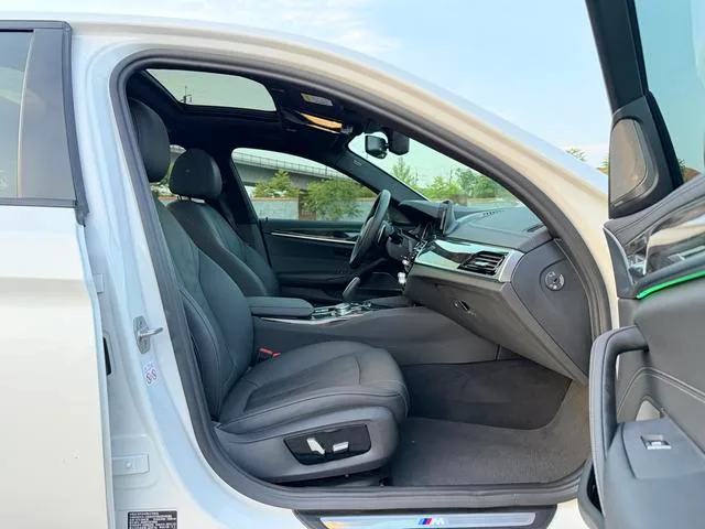 BMW 5 Series 2018 530Li Premium Class M Sports suit interior photo 19 BMW 5 Series 2018 530Li Premium Class M Sports suit interior photo 19