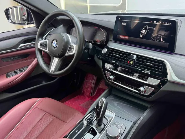 BMW 5 Series 2021 530Li Líder M Conjunto deportivo exterior foto 8 BMW 5 Series 2021 530Li Líder M Conjunto deportivo exterior foto 8