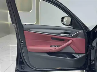 BMW 5 Series 2021 530Li Líder M Conjunto deportivo interior foto 12 BMW 5 Series 2021 530Li Líder M Conjunto deportivo interior foto 12