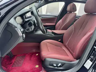 BMW 5 Series 2021 530Li Líder M Conjunto deportivo interior foto 13 BMW 5 Series 2021 530Li Líder M Conjunto deportivo interior foto 13
