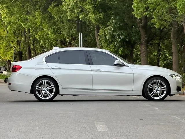 BMW 3 Series 2019 320Li Fashionable exterior photo 2 BMW 3 Series 2019 320Li Fashionable exterior photo 2
