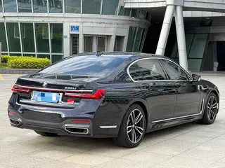 BMW 7 Series 2021 730Li M Conjunto deportivo exterior foto 4 BMW 7 Series 2021 730Li M Conjunto deportivo exterior foto 4