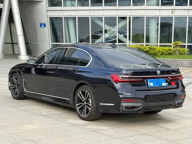 BMW 7 Series 2021 730Li M Conjunto deportivo interior foto 6 BMW 7 Series 2021 730Li M Conjunto deportivo interior foto 6