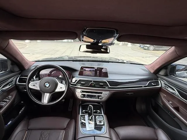 BMW 7 Series 2021 730Li M Conjunto deportivo interior foto 7 BMW 7 Series 2021 730Li M Conjunto deportivo interior foto 7