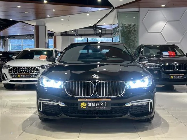 BMW 7 Series 2018 730Li Líder M Conjunto deportivo exterior foto 2 BMW 7 Series 2018 730Li Líder M Conjunto deportivo exterior foto 2