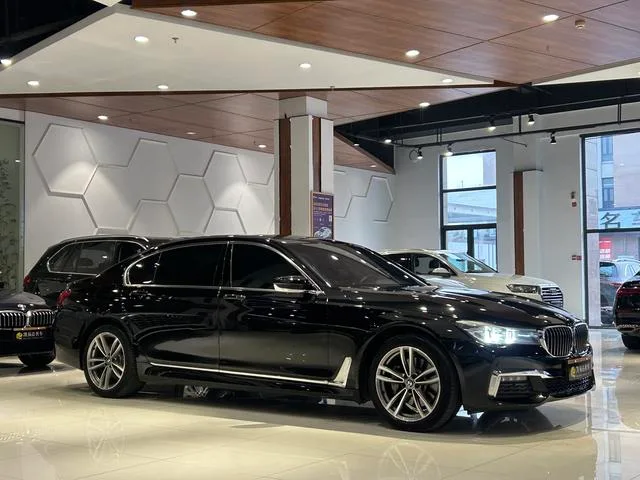 BMW 7 Series 2018 730Li Líder M Conjunto deportivo exterior foto 3 BMW 7 Series 2018 730Li Líder M Conjunto deportivo exterior foto 3