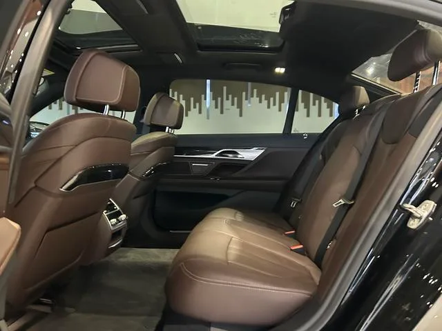 BMW 7 Series 2018 730Li Líder M Conjunto deportivo interior foto 10 BMW 7 Series 2018 730Li Líder M Conjunto deportivo interior foto 10