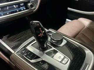 BMW 7 Series 2018 730Li Líder M Conjunto deportivo interior foto 12 BMW 7 Series 2018 730Li Líder M Conjunto deportivo interior foto 12