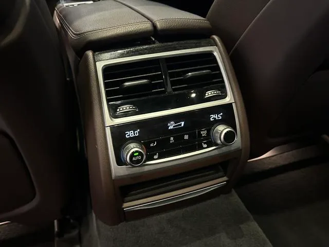 BMW 7 Series 2018 730Li Líder M Conjunto deportivo interior foto 13 BMW 7 Series 2018 730Li Líder M Conjunto deportivo interior foto 13