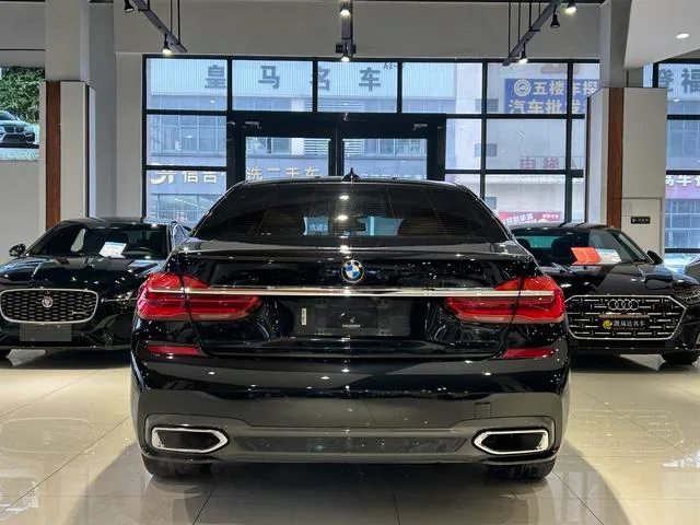 BMW 7 Series 2018 730Li Líder M Conjunto deportivo interior foto 16 BMW 7 Series 2018 730Li Líder M Conjunto deportivo interior foto 16
