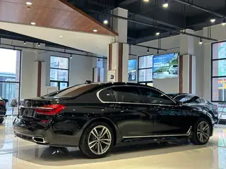 BMW 7 Series 2018 730Li Líder M Conjunto deportivo interior foto 17 BMW 7 Series 2018 730Li Líder M Conjunto deportivo interior foto 17